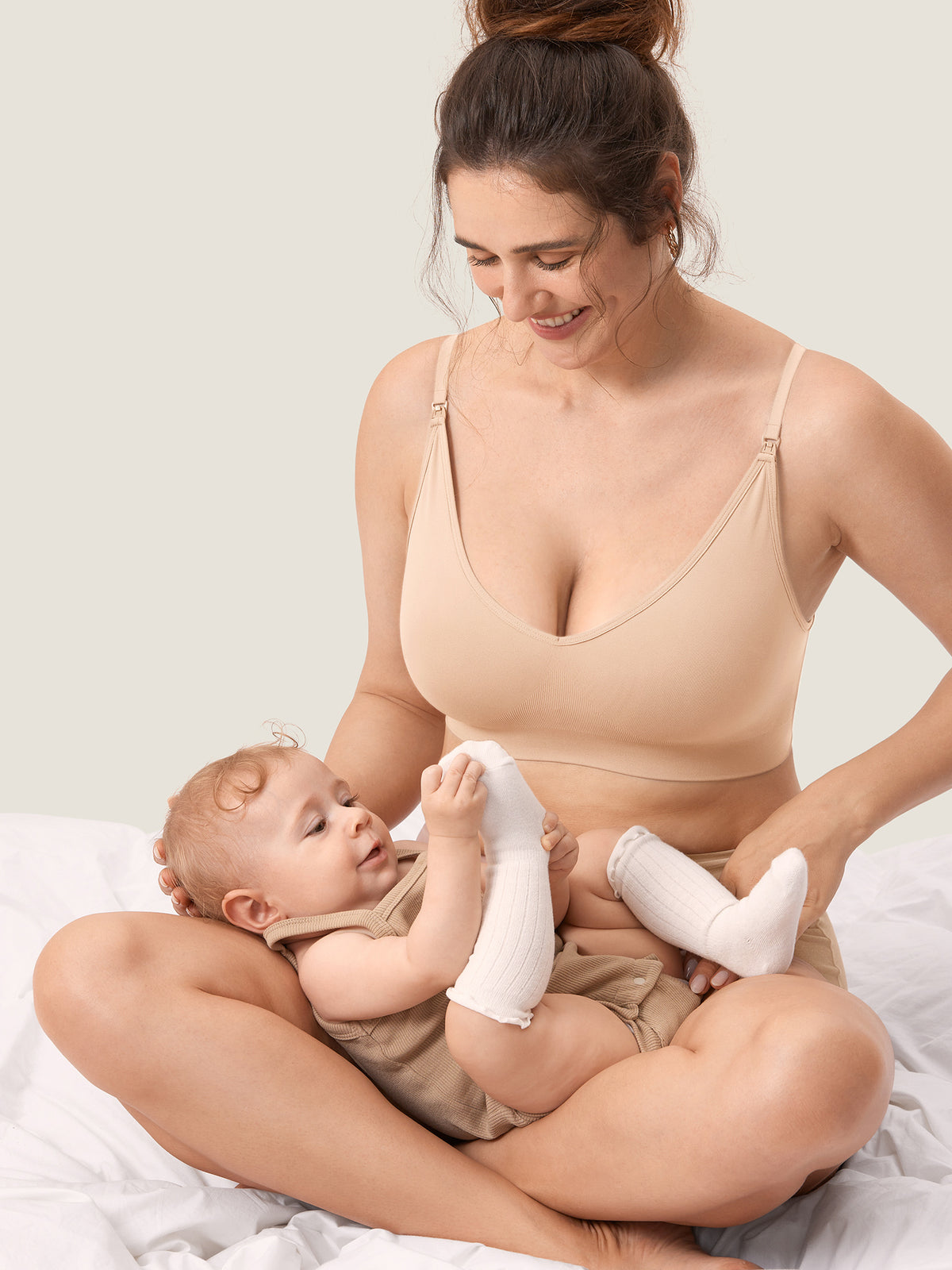 MOMANDA Women's Seamless Soft Knit Nursing Bra Beige